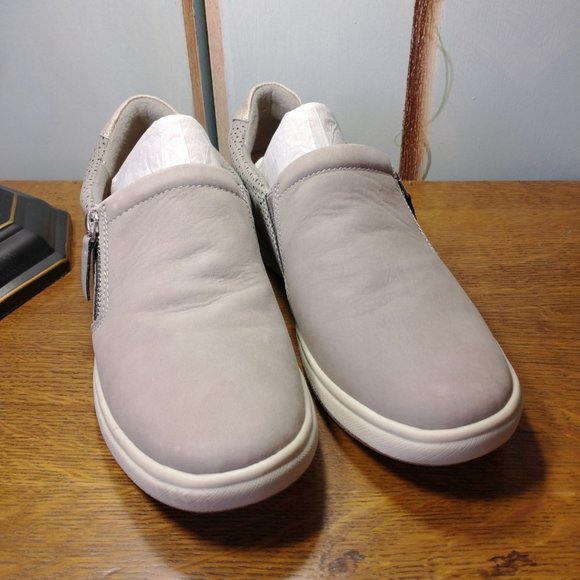 Earth Origins Shoes Earth Origins Elsie Side Zipper Leather Comfort